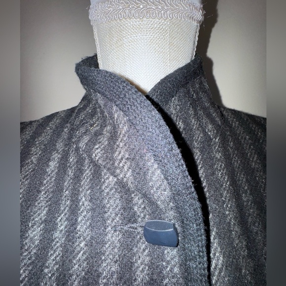 Vintage Gallery black/grey striped peacoat. 100% pure wool No size tag 21”P to P - Picture 4 of 13